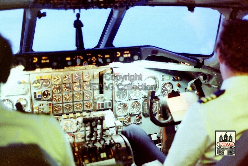 1982 (06) KLM Peerke Donders op cockpit tijdens vlucht