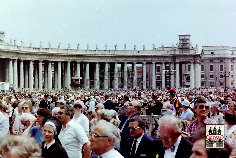 1982 (15) Sint Pieter Tilburgers op het plein