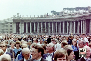 1982 (13) Sint Pieter Tilburgers op het plein